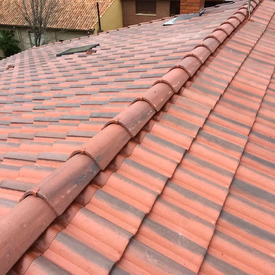 Teja de hormigon Gredos Rojo Viejo